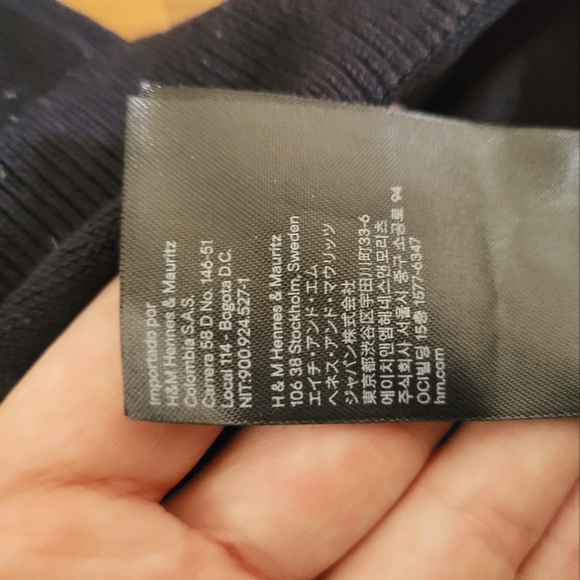 H&M navy blue sweater w scarf to match - Picture 4 of 6